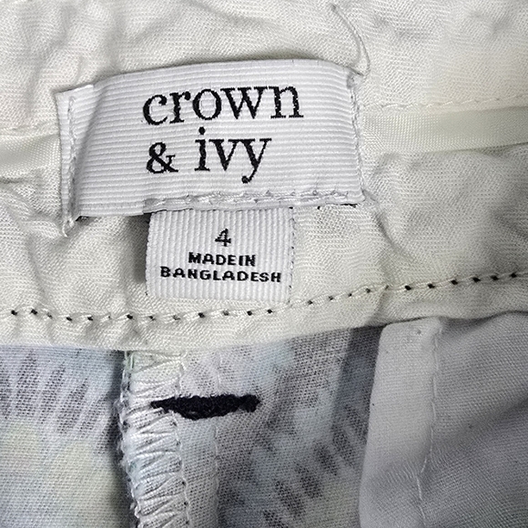 CROWN & IVY | 98% COTTON BLEND PREPPY PEACOCK FLORAL SHORTS - Picture 12 of 13